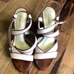 Kelly & Katie‎ Wedges 8.5” EUC